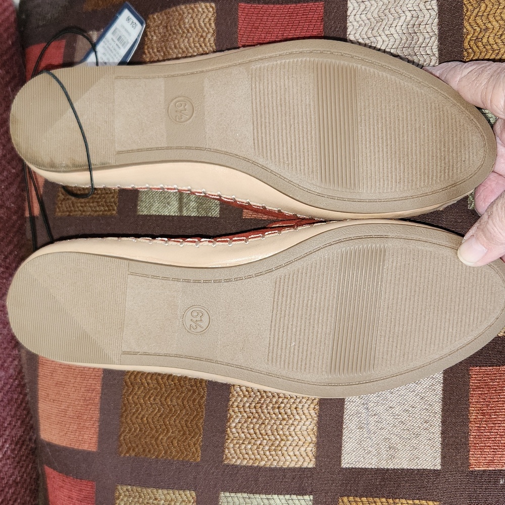 Universal Thread Shoes - Picture 7 of 10
